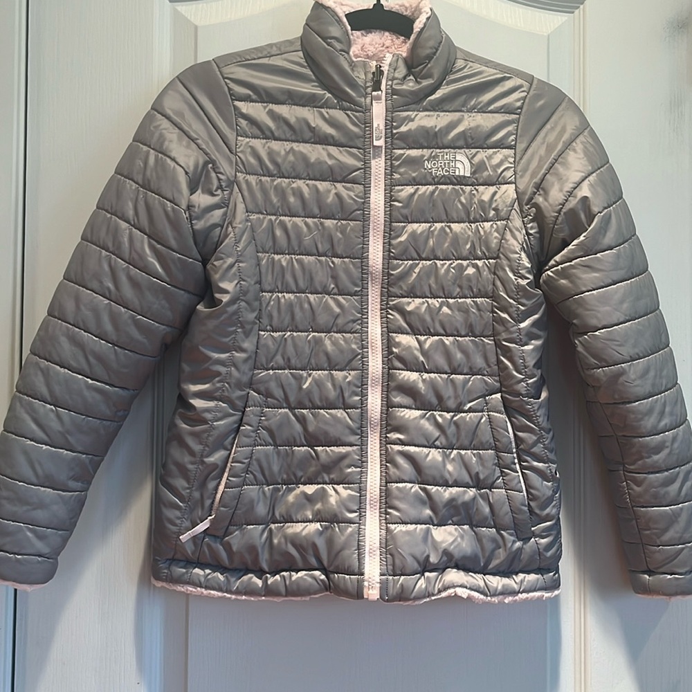North Face Girls 10yo-12yo faux fur lined jacket.